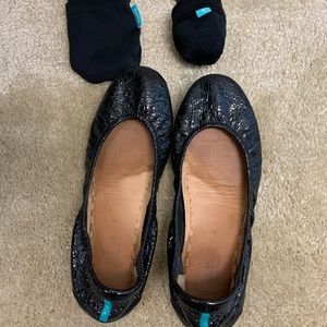 Tieks in patent black. Size 8